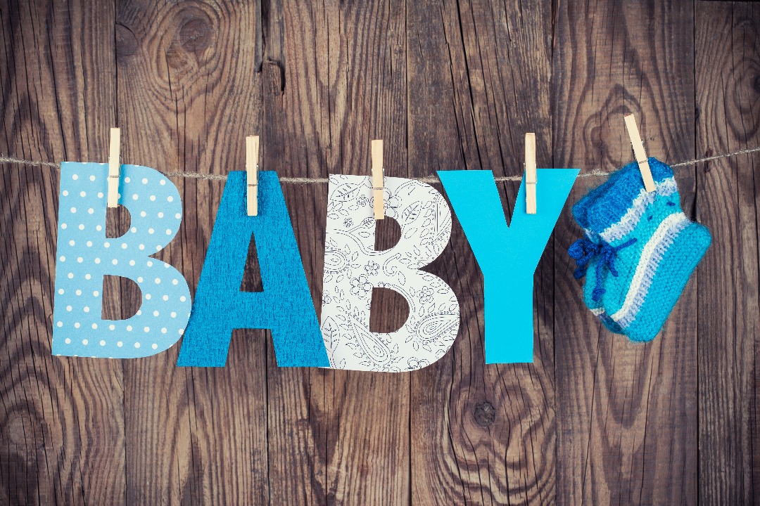 La baby shower est une fête prénatale qui célèbre l'arrivée du